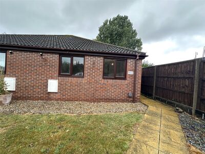 2 bedroom Semi Detached Bungalow to rent