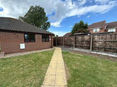 Stafford Court, 2 bedroom Semi Detached Bungalow to rent, £895 pcm