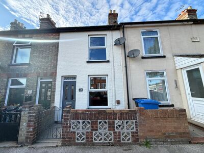 3 bedroom Mid Terrace House to rent