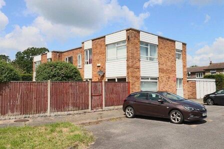 Stirling Close, 2 bedroom  Flat to rent, £700 pcm