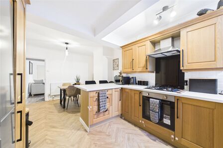 3 bedroom Mid Terrace House for sale