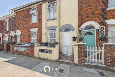 Northgate Street, 2 bedroom Mid Terrace House to rent, &pound;795 pcm