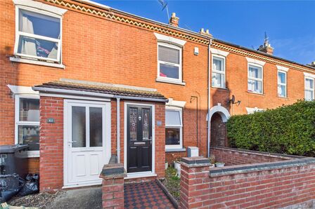 3 bedroom Mid Terrace House for sale