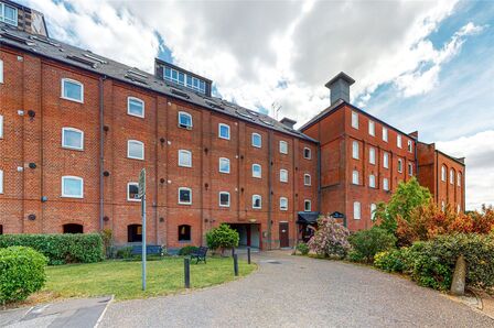 Swonnells Walk, 1 bedroom Flat to rent, &pound;625 pcm