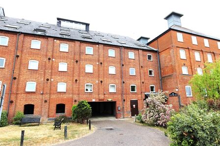 Swonnells Walk, 1 bedroom Flat to rent, &pound;625 pcm