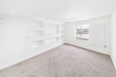 2 bedroom Mid Terrace House to rent