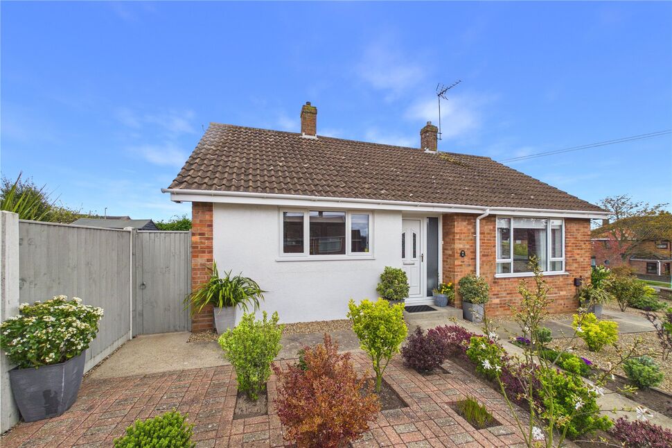 Main image of 2 bedroom Detached Bungalow for sale, Oulton Road, Lowestoft, Suffolk, NR32