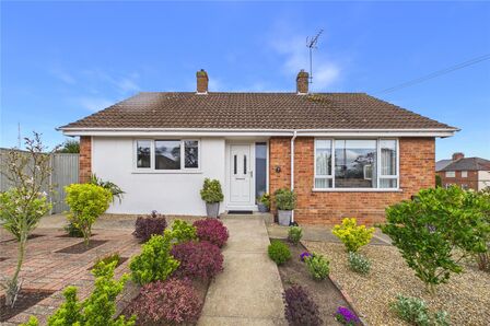 Oulton Road, 2 bedroom Detached Bungalow for sale, &pound;295,000