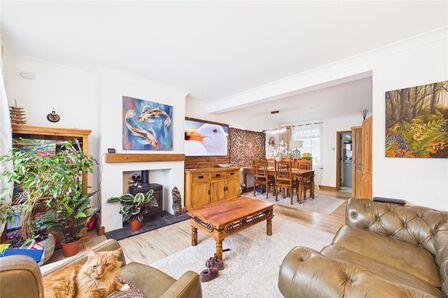 3 bedroom Mid Terrace House for sale