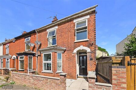 4 bedroom End Terrace House for sale