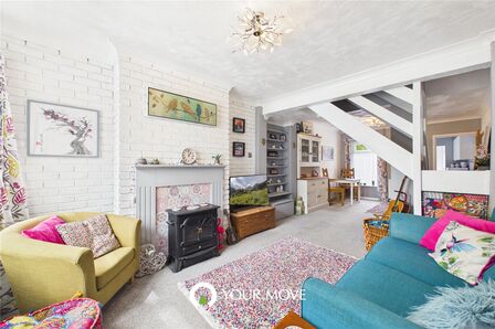 3 bedroom Mid Terrace House for sale