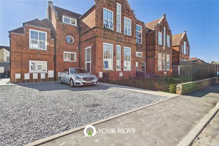 3 bedroom Flat to rent