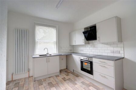 3 bedroom  Flat to rent