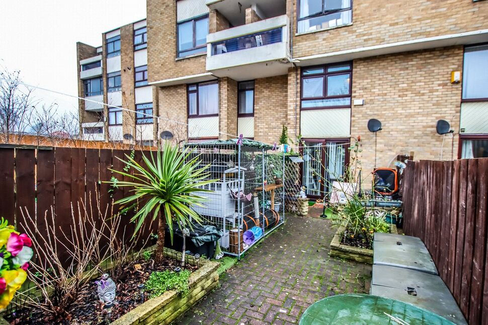 3 bedroom Mid Terrace House for sale