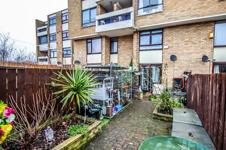 Neville Court, 3 bedroom Mid Terrace House for sale, &pound;45,000