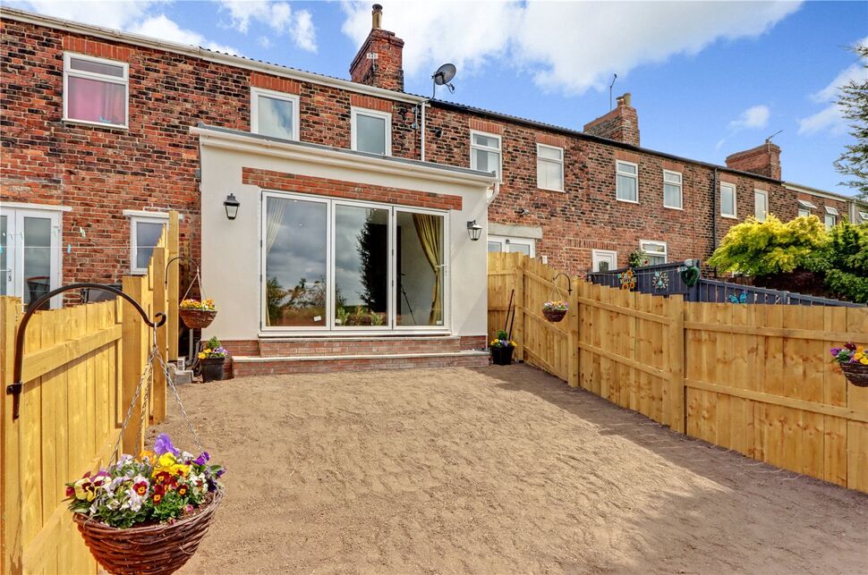 2 bedroom Mid Terrace House for sale
