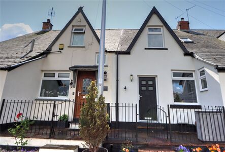 2 bedroom Mid Terrace House for sale