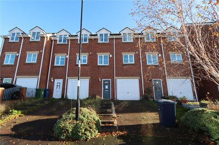 3 bedroom Mid Terrace House for sale