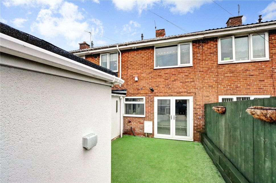 3 bedroom Mid Terrace House for sale