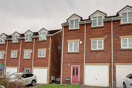 Francis Way, 3 bedroom End Terrace House for sale, &pound;115,000