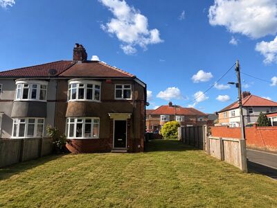Linden Grove, 3 bedroom Semi Detached House to rent, &pound;1,200 pcm