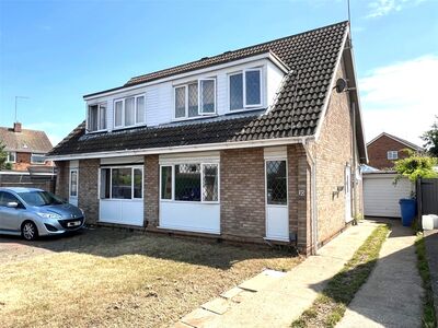 St. Theresas Close, 3 bedroom Semi Detached House to rent, £1,095 pcm