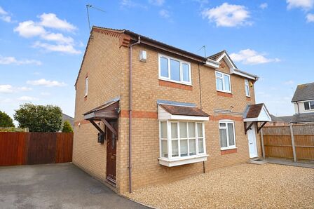 Sycamore Close, 2 bedroom Semi Detached House to rent, &pound;895 pcm