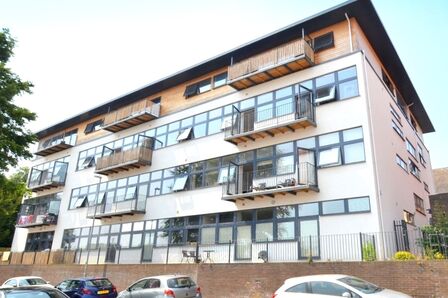 Queen Street, 2 bedroom  Flat to rent, £875 pcm