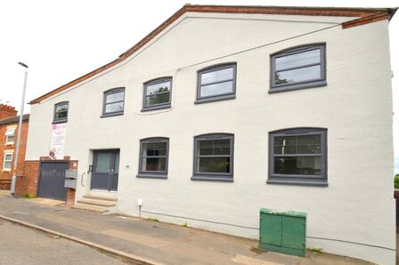 Finedon Road, 2 bedroom  Flat to rent, £950 pcm
