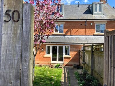 Kettering Road, 3 bedroom Mid Terrace House to rent, £1,150 pcm