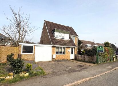 Moorfield Road, 3 bedroom Detached House to rent, &pound;1,295 pcm