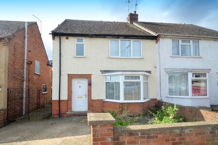 Bryant Road, 3 bedroom Semi Detached House to rent, &pound;1,150 pcm