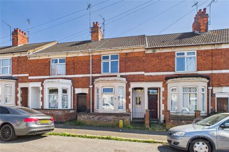 Charles Street, 3 bedroom Mid Terrace House to rent, £1,150 pcm