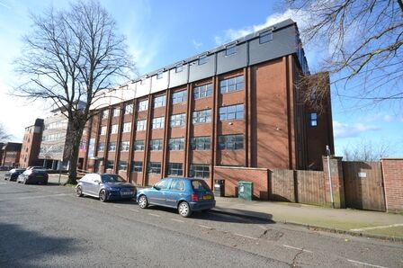 Station Road, 1 bedroom  Flat to rent, £825 pcm