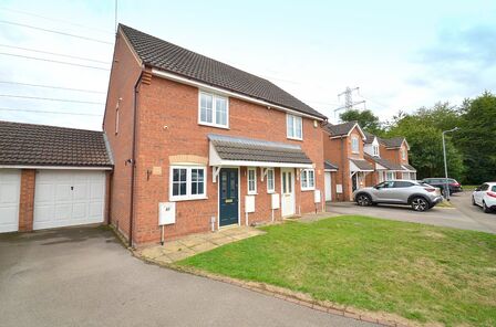 Lodge Way, 2 bedroom Semi Detached House to rent, £975 pcm