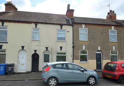 2 bedroom Mid Terrace House to rent