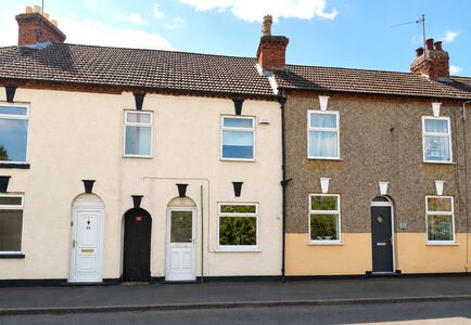 Gladstone Street, 2 bedroom Mid Terrace House to rent, &pound;850 pcm