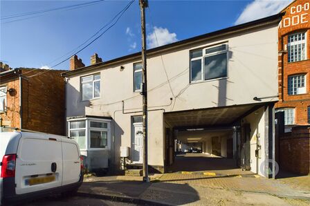 2 bedroom Mid Terrace House to rent