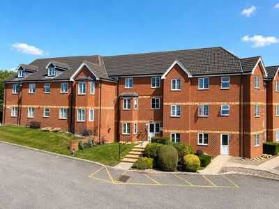 Lower Street, 2 bedroom Flat for sale, &pound;135,000