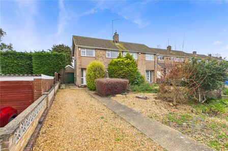 St. Valentines Close, 3 bedroom Semi Detached House to rent, &pound;1,200 pcm