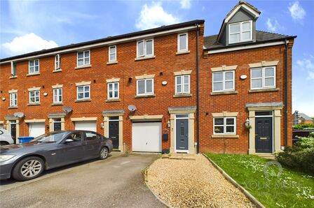 Frost Close, 3 bedroom Mid Terrace House for sale, £215,000