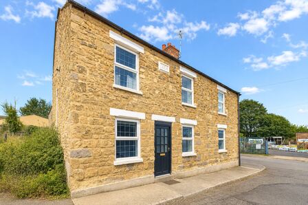 Paddock Lane, 2 bedroom End Terrace House to rent, &pound;895 pcm