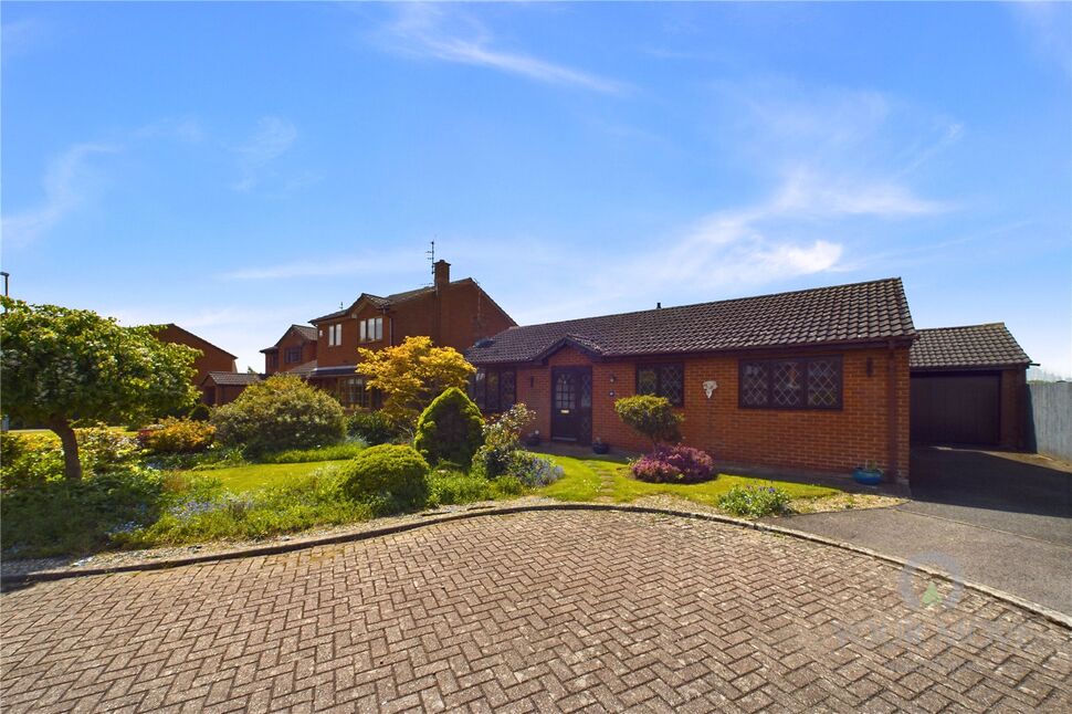 3 bedroom Detached Bungalow for sale, Barlow Close, Rothwell, NN14 £