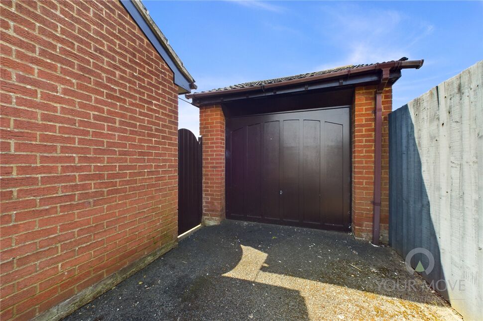 3 bedroom Detached Bungalow for sale, Barlow Close, Rothwell, NN14 £
