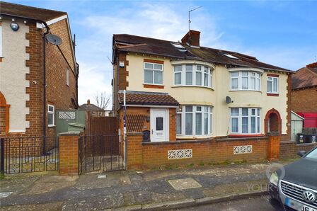Talbot Road, 4 bedroom Semi Detached House for sale, £275,000