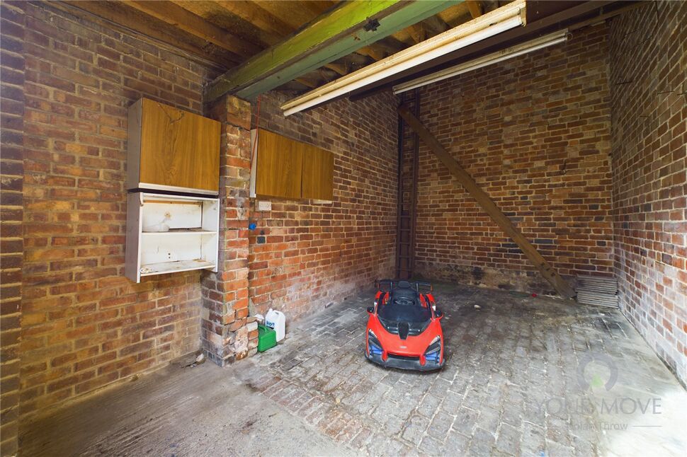 2 bedroom Mid Terrace House for sale, Edinburgh Road, Kettering, NN16