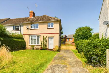 The Oval, 3 bedroom End Terrace House to rent, &pound;1,050 pcm