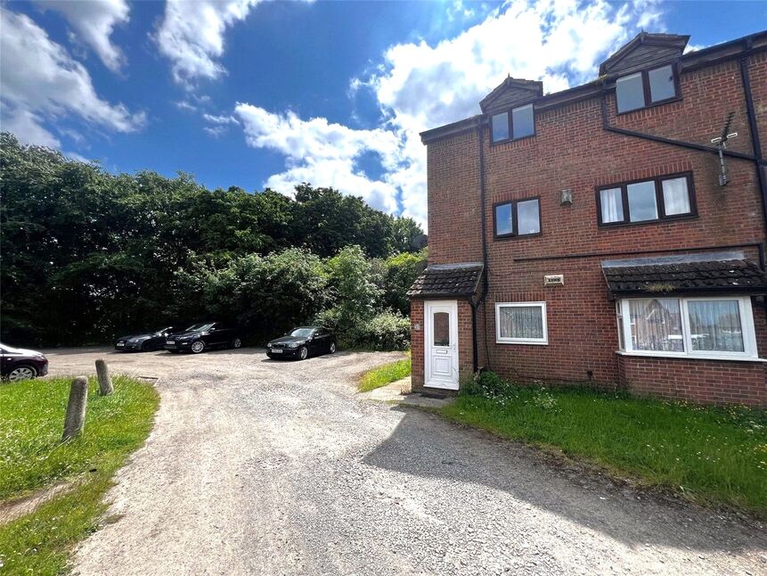 Main image of 2 bedroom Flat for sale, Guillemot Lane, Wellingborough, Northamptonshire, NN8
