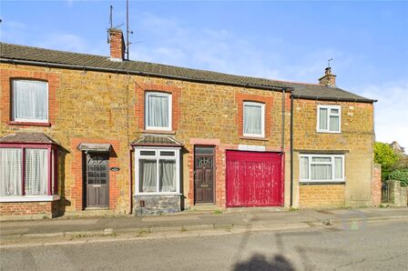 3 bedroom Mid Terrace House for sale