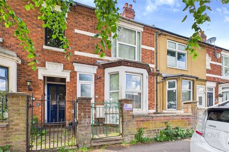 2 bedroom Mid Terrace House for sale